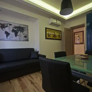 Apartamento Piramide House